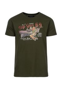 Ochnik - Oliwkowy T-shirt męski Top Gun. Kolor: oliwkowy. Materiał: bawełna. Długość rękawa: krótki rękaw. Długość: krótkie. Wzór: nadruk #3