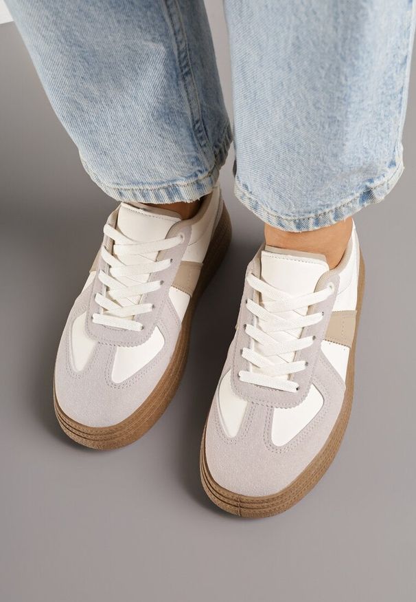 Renee - Ciemnobeżowe Sneakersy w Stylu Kultowych Tenisówek na Grubej Podeszwie Nanniris. Nosek buta: okrągły. Zapięcie: sznurówki. Kolor: beżowy. Materiał: materiał. Obcas: na obcasie. Wysokość obcasa: niski