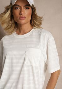 Renee - Jasnobeżowa Koszulka T-shirt z Naszytą Kieszonką TLanitra. Okazja: na co dzień. Kolor: beżowy. Materiał: jeans. Wzór: aplikacja. Sezon: lato, wiosna. Styl: elegancki, casual #3