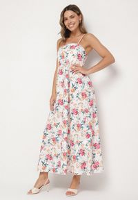 Born2be - Różowa Sukienka z Wiskozą o Rozkloszowanym Kroju w Kwiaty Nalorene. Okazja: na co dzień. Typ kołnierza: dekolt kwadratowy. Kolor: różowy. Materiał: wiskoza. Długość rękawa: na ramiączkach. Wzór: kwiaty. Typ sukienki: rozkloszowane. Styl: elegancki, casual #1