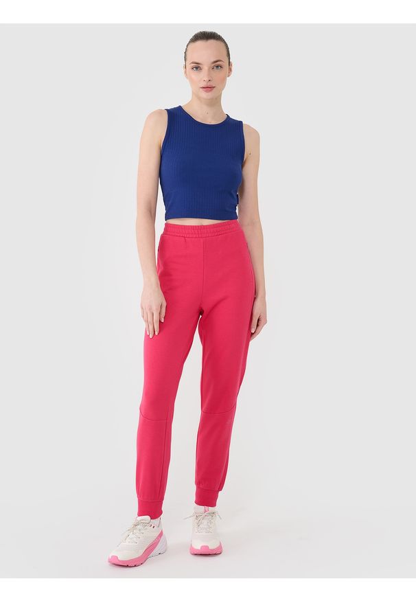 4f - 4F Spodnie dresowe joggery damskie - różowe XS. Kolor: różowy. Materiał: dresówka. Wzór: gładki, ze splotem