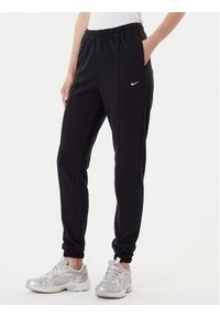 Nike Spodnie dresowe Chill Terry FN2434 Czarny Regular Fit. Kolor: czarny. Materiał: bawełna