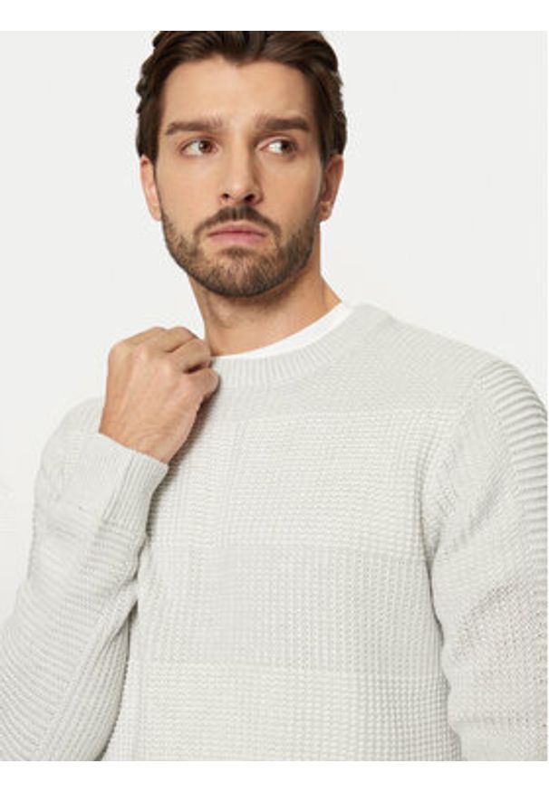 Jack & Jones Sweter Hugo 12258607 Szary Regular Fit. Kolor: szary. Materiał: bawełna