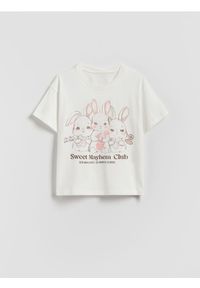 Reserved - T-shirt z nadrukiem - kremowy. Kolor: kremowy. Materiał: bawełna. Wzór: nadruk #1