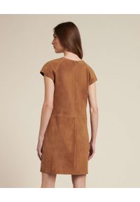 Luisa Spagnoli - LUISA SPAGNOLI - Zamszowa sukienka Pesaro. Kolor: brązowy. Materiał: zamsz. Długość: mini #2