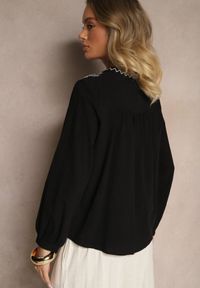 Renee - Czarna Bawełniana Koszula Boho z Haftowanym Wzorem Gonniva. Okazja: na co dzień. Typ kołnierza: kołnierzyk stójkowy. Kolor: czarny. Materiał: bawełna. Długość: długie. Wzór: haft. Styl: boho #3