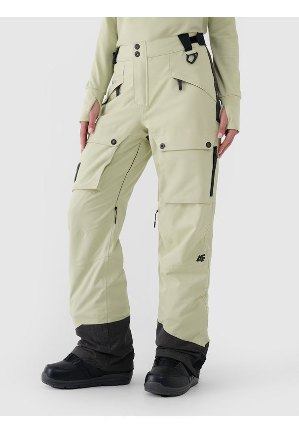 4f - 4F Spodnie snowboardowe membrana 10000 damskie - oliwkowe/khaki M. Kolor: oliwkowy, brązowy, wielokolorowy. Materiał: dzianina, poliester, materiał, tkanina. Wzór: gładki. Sezon: zima. Sport: snowboard