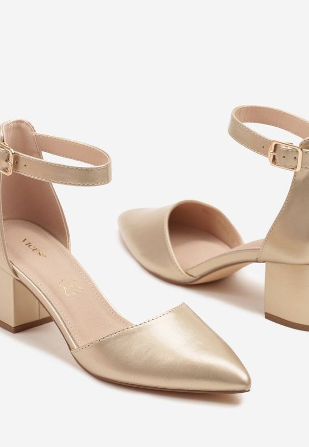 Born2be - Złote Eleganckie Czółenka Sandały Vices na Obcasie z Wkładką ze Skóry Naturalnej Leadora. Nosek buta: szpiczasty. Zapięcie: pasek. Kolor: złoty. Materiał: skóra. Obcas: na obcasie. Styl: elegancki. Wysokość obcasa: średni