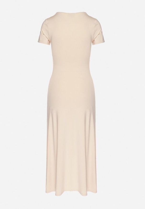 Born2be - Jasnobeżowa Sukienka o Dopasowanym Fasonie z Lekkimi Marszczeniami Aporea. Okazja: na co dzień. Kolor: beżowy. Długość rękawa: krótki rękaw. Sezon: wiosna, lato. Typ sukienki: dopasowane, sportowe. Styl: casual, elegancki, sportowy