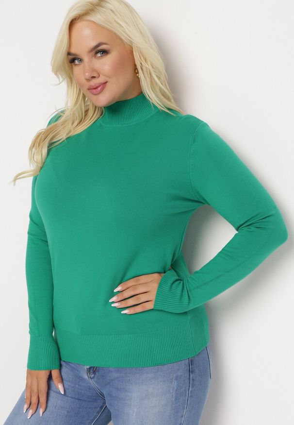 Born2be - Zielony Sweter z Golfem Erimessa. Typ kołnierza: golf. Kolor: zielony. Materiał: tkanina, dzianina, wiskoza. Długość rękawa: długi rękaw. Długość: długie. Styl: klasyczny