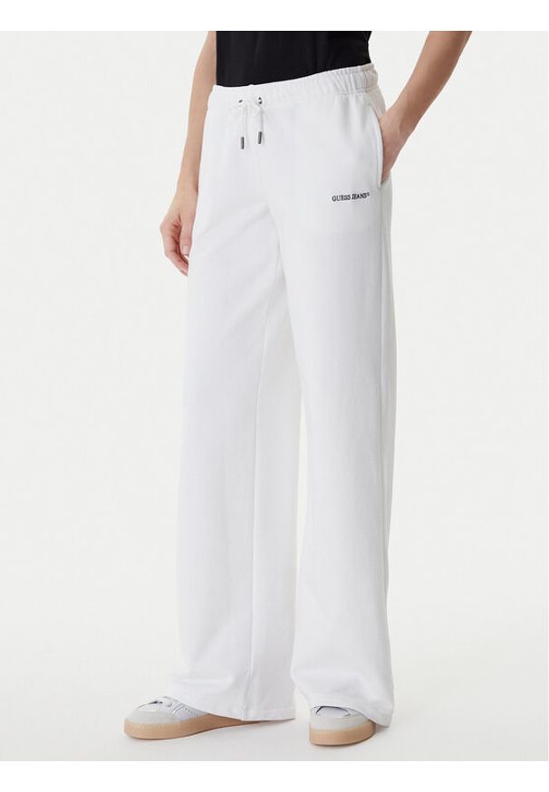 Guess Jeans Spodnie dresowe W6RB52 K68I4 Biały Regular Fit. Kolor: biały. Materiał: bawełna
