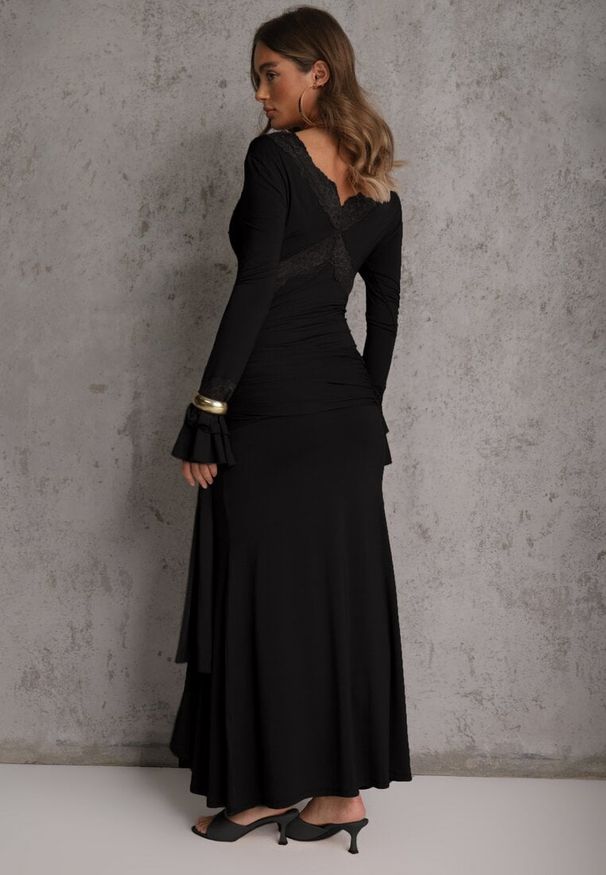 Renee - Czarna Wiskozowa Sukienka Wieczorowa z Falbanami Koronką i Wiązanym Trenem Lenivna. Okazja: na wesele, na ślub cywilny. Kolor: czarny. Materiał: wiskoza, koronka. Wzór: koronka. Styl: wizytowy