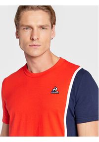 Le Coq Sportif T-Shirt 2220655 Czerwony Regular Fit. Kolor: czerwony. Materiał: bawełna #5