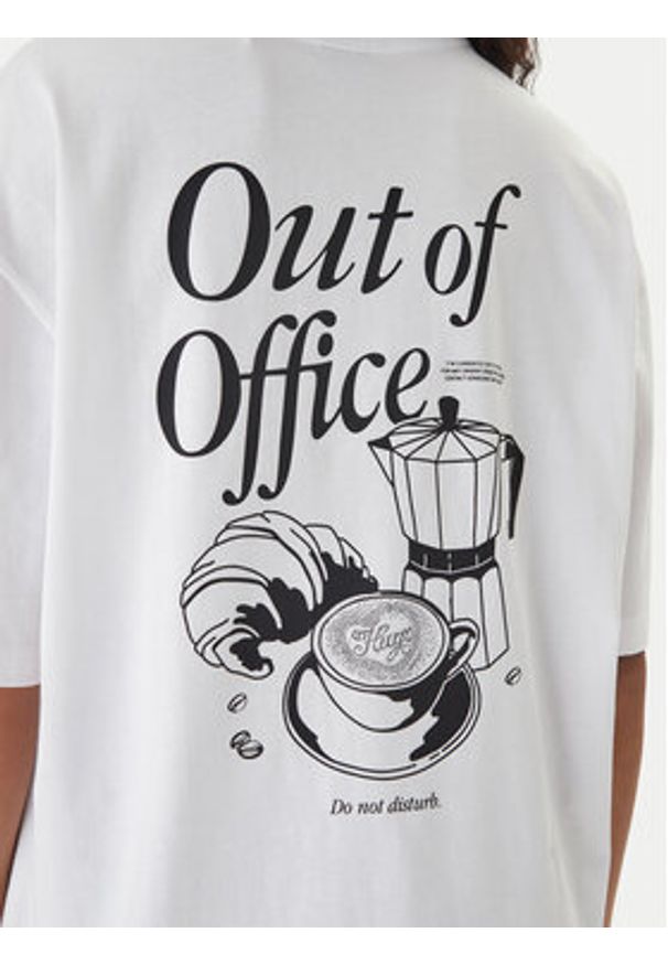 Hugo - HUGO T-Shirt 50560772 Biały Oversize. Kolor: biały. Materiał: bawełna