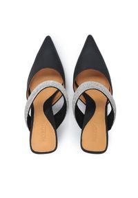 Kazar - Czarne klapki na obcasie z tkaniny. Kolor: czarny. Materiał: tkanina, syntetyk. Obcas: na obcasie. Styl: wizytowy, klasyczny, elegancki. Wysokość obcasa: średni #3