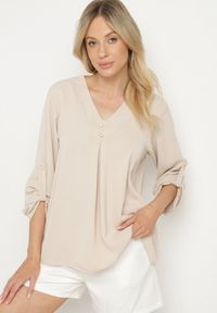 Born2be - Beżowa Bluzka o Trapezowym Kroju z Dekoltem w Serek i Podpinanymi Rękawami Aslimi. Typ kołnierza: dekolt w serek. Kolor: beżowy. Materiał: jeans, materiał. Styl: klasyczny, elegancki #3