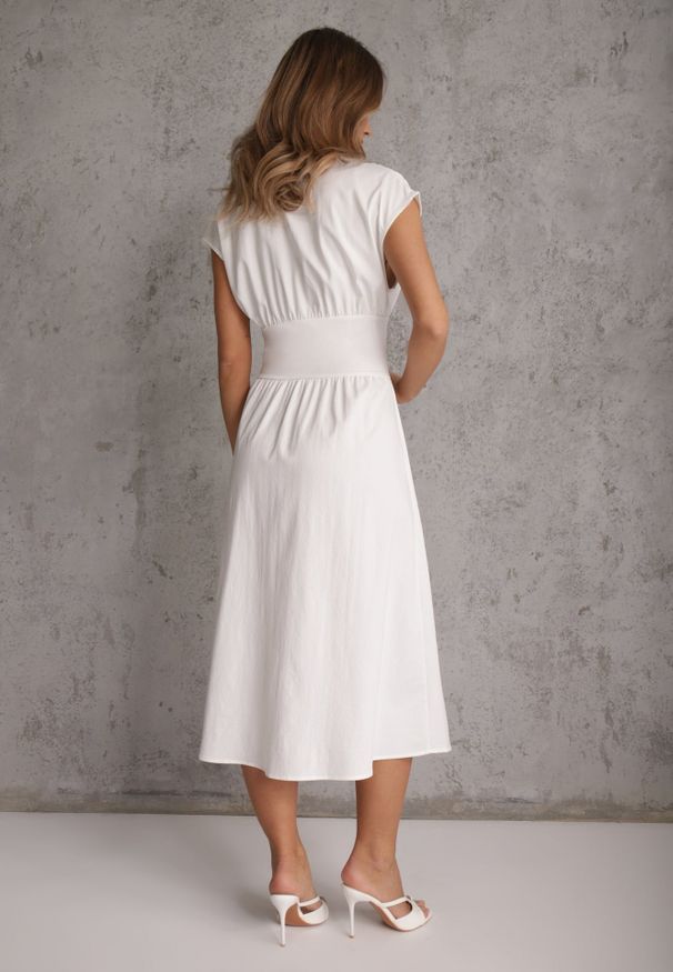 Renee - Biała Sukienka na Guziki z Gorsetowym Panelem z Klamrami w Talii Frose. Typ kołnierza: dekolt gorset. Kolor: biały. Typ sukienki: gorsetowe. Długość: midi