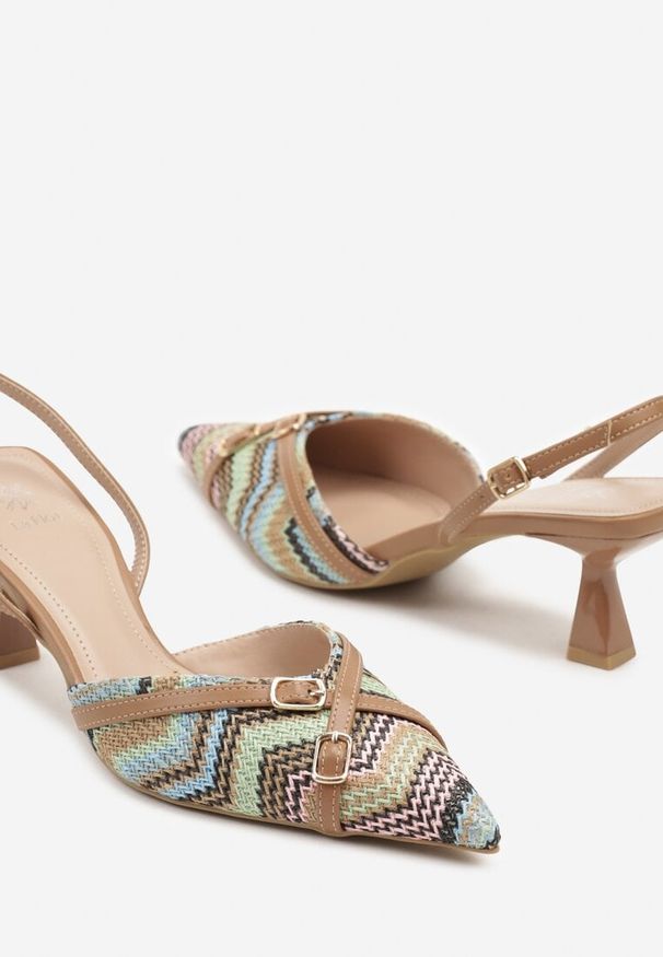 Born2be - Brązowe Sandały Slingback na Obcasie Typu Kaczuszka Zdobione Klamrami Adivilo. Okazja: na co dzień. Zapięcie: klamry. Kolor: brązowy. Wzór: aplikacja. Obcas: na obcasie. Styl: klasyczny, wizytowy, casual, elegancki. Wysokość obcasa: średni