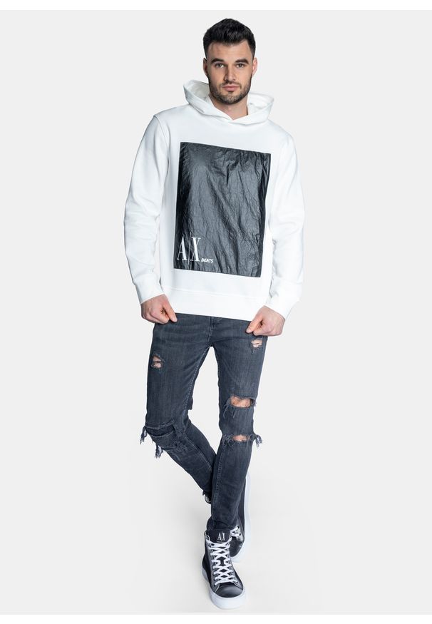 Bluza z kapturem męska biała Armani Exchange 3LZMJE ZJYAZ 2181. Typ kołnierza: kaptur. Kolor: biały. Styl: sportowy