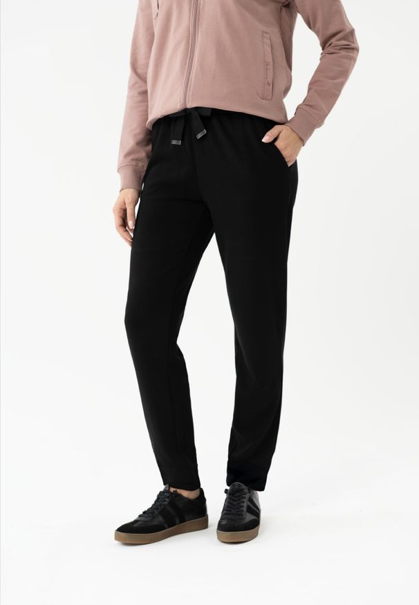 Volcano - Spodnie dresowe N-MILLA. Materiał: dresówka. Wzór: haft, napisy. Sport: wspinaczka