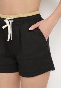 Born2be - Czarne Bawełniane Szorty z Gumką w Pasie Timaolle. Okazja: na co dzień. Kolor: czarny. Materiał: bawełna. Styl: klasyczny, casual, elegancki #3