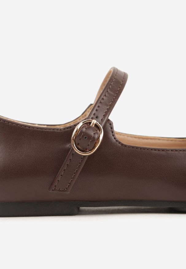 Born2be - Brązowe Eleganckie Balerinki z Paskiem z Klamerką i Kwadratowym Noskiem Brilea. Okazja: na co dzień, na uczelnię. Zapięcie: pasek. Kolor: brązowy. Materiał: jeans. Styl: elegancki