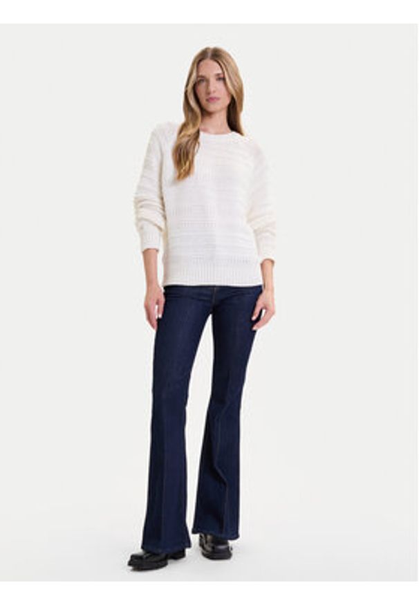 Mustang Sweter Silas 1016782 Écru Regular Fit. Kolor: kremowy. Materiał: syntetyk, bawełna