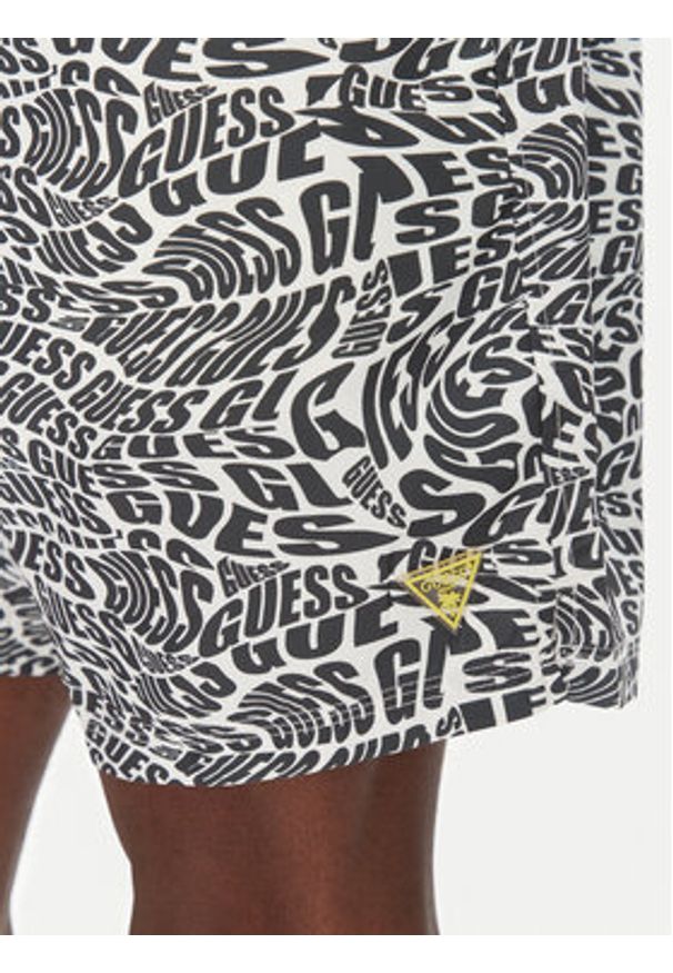 Guess Szorty kąpielowe F5GT04 WG2D2 Czarny Regular Fit. Kolor: czarny. Materiał: syntetyk