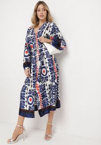 Born2be - Niebieska Satynowa Sukienka Pudełkowa z Rustykalnym Wzorem Xallilena. Kolor: niebieski. Materiał: satyna. Styl: elegancki #1