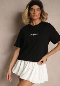 Renee - Czarna Bawełniana Koszulka T-shirt z Małym Napisem Lanivelle. Okazja: na co dzień. Kolor: czarny. Materiał: bawełna. Wzór: napisy. Styl: klasyczny, elegancki, casual