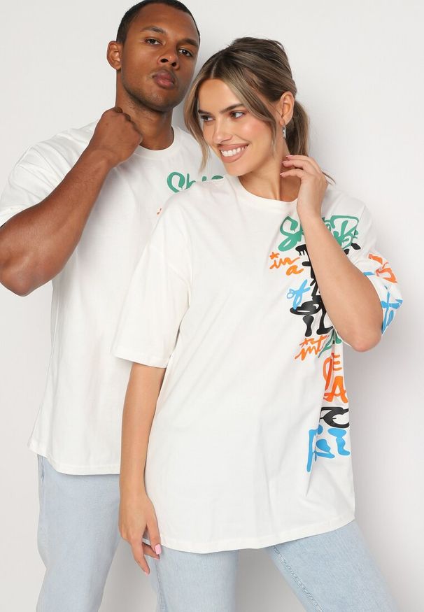 Born2be - Biała Koszulka z Bawełny Ozdobiona Nadrukiem Halconie. Okazja: na co dzień. Kolor: biały. Materiał: bawełna. Wzór: aplikacja, nadruk. Styl: casual