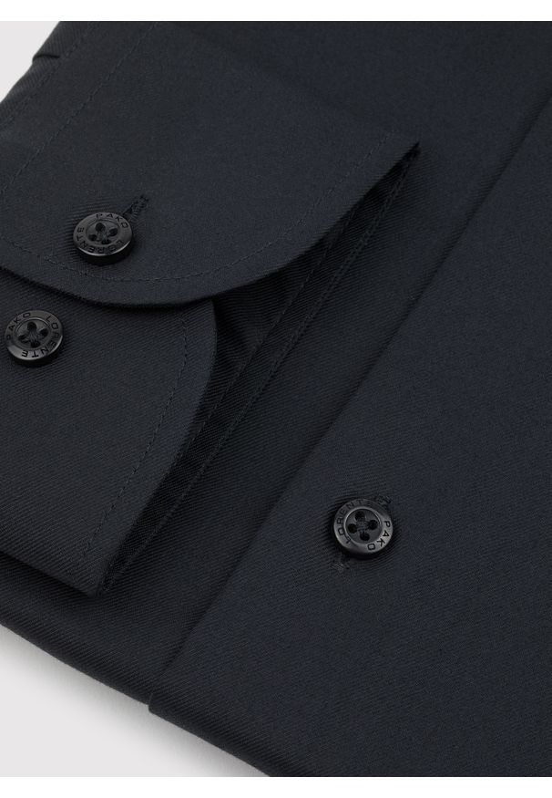 Pako Lorente - PAKO LORENTE – Czarna bawełniana koszula męska. Okazja: na studniówkę. Kolor: czarny, biały. Materiał: bawełna. Długość rękawa: długi rękaw. Długość: długie. Wzór: gładki