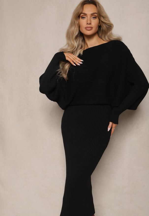 Renee - Czarny Komplet z Wiskozą w Prążki Spódnica z Gumką w Pasie i Góra o Kroju Nietoperza Korttisa. Kolor: czarny. Materiał: wiskoza. Wzór: prążki