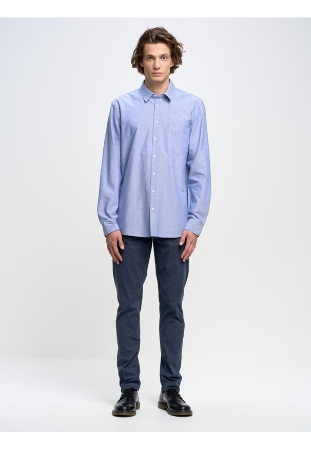 Big-Star - Koszula męska z tkaniny typu oxford niebieska Trixi 401. Okazja: na co dzień. Kolor: niebieski. Materiał: tkanina. Wzór: gładki. Styl: casual, klasyczny