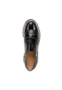 Wittchen - Damskie wsuwane sneakersy z lakierowanej skóry czarne. Zapięcie: bez zapięcia. Kolor: czarny. Materiał: skóra, lakier. Szerokość cholewki: normalna. Wzór: aplikacja. Obcas: na platformie #3