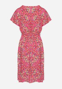 Born2be - Różowa Wiskozowa Kopertowa Sukienka Wiązana Materiałowym Sznurkiem z Gumką w Talii Zanlea. Typ kołnierza: dekolt w kształcie V. Kolor: różowy. Materiał: wiskoza, materiał. Długość rękawa: krótki rękaw. Sezon: lato. Typ sukienki: kopertowe #2