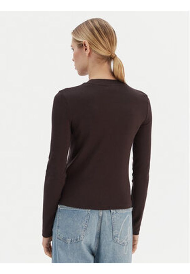 Guess T-Shirt V6RI00 KD741 Brązowy Slim Fit. Kolor: brązowy. Materiał: bawełna