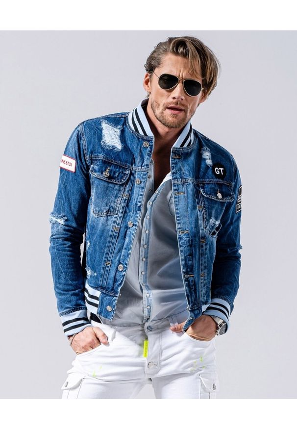GUNS & TUXEDOS - Jeansowa kurtka z przetarciami Brickell. Kolor: niebieski. Materiał: jeans. Wzór: aplikacja. Sezon: lato, wiosna. Styl: elegancki