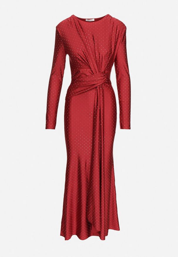 Born2be - Bordowa Sukienka Koktajlowa o Dopasowanym Kroju z Cyrkoniami i Marszczeniem w Talii Issalina. Okazja: na imprezę. Kolor: czerwony. Długość rękawa: długi rękaw. Wzór: aplikacja. Typ sukienki: dopasowane. Styl: wizytowy