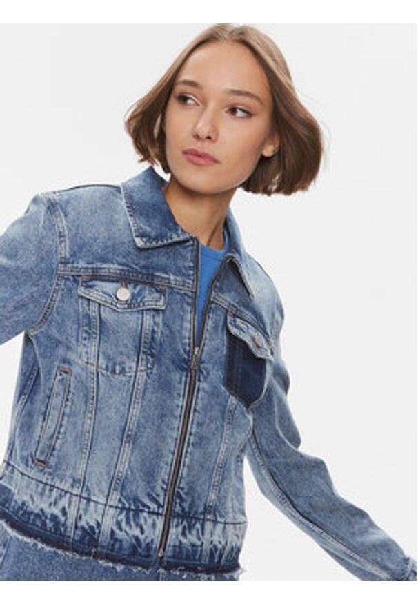 Tommy Jeans Kurtka jeansowa Izzie DW0DW16989 Niebieski Slim Fit. Kolor: niebieski. Materiał: bawełna
