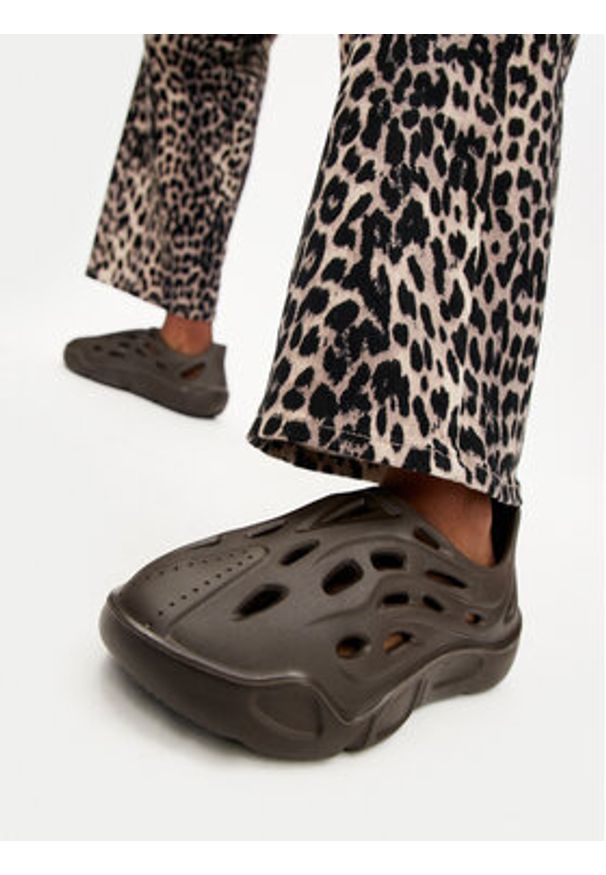Steve Madden Półbuty Vine Slip-on SM11002858-02002-003 Brązowy. Zapięcie: bez zapięcia. Kolor: brązowy. Materiał: guma