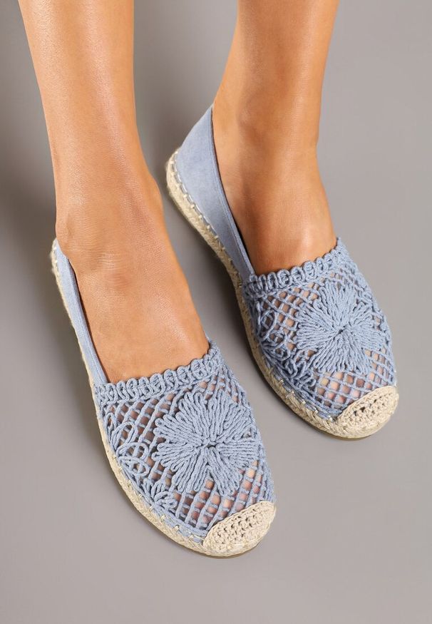 Born2be - Niebieskie Ażurowe Espadryle Ozdobione Plecionym Sznurkiem Sdivaya. Okazja: na co dzień. Nosek buta: okrągły. Kolor: niebieski. Materiał: jeans. Wzór: aplikacja, ażurowy. Obcas: na obcasie. Styl: elegancki, casual