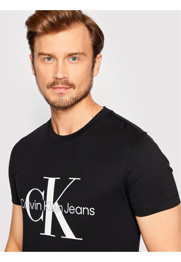 Calvin Klein Jeans T-Shirt J30J320935 Czarny Slim Fit. Kolor: czarny. Materiał: bawełna