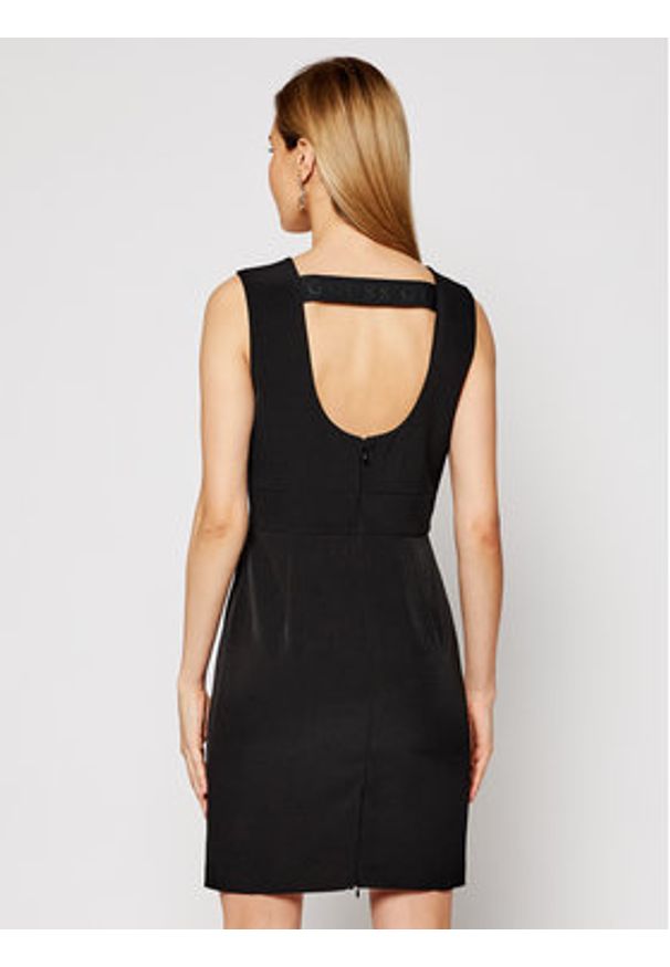 Guess Sukienka koktajlowa W1GK0S WB4H2 Czarny Slim Fit. Kolor: czarny. Materiał: syntetyk. Styl: wizytowy