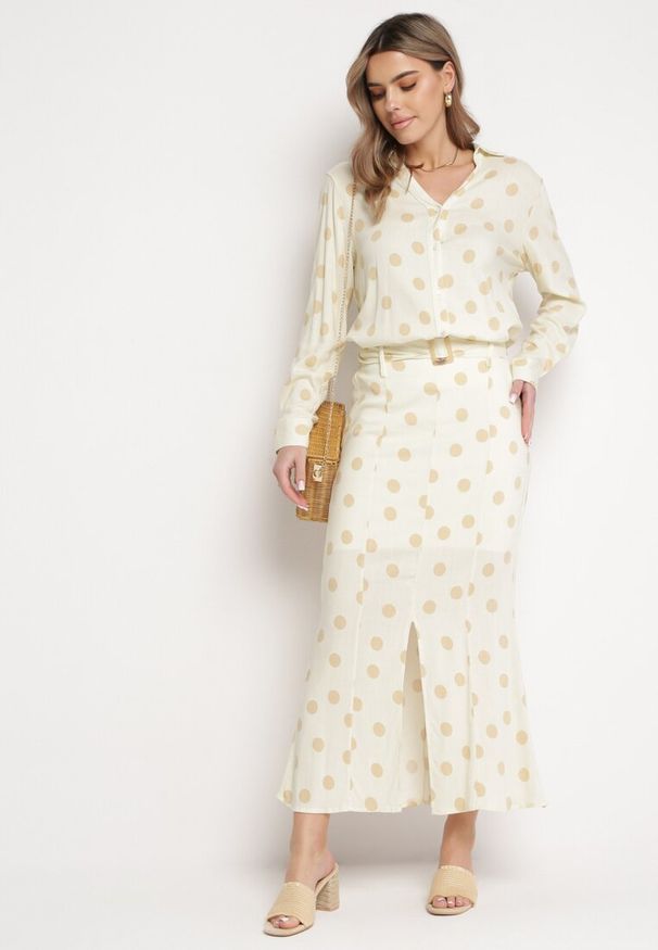 Born2be - Jasnobeżowa Bawełniana Koszula w Duże Kropki Umfia. Okazja: na co dzień. Kolor: beżowy. Materiał: bawełna. Wzór: kropki. Styl: casual