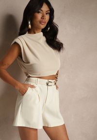 Renee - Beżowe Szorty z Paskiem i Ozdobną Klamrą Firavisse. Okazja: na co dzień. Stan: podwyższony. Kolor: beżowy. Wzór: aplikacja. Styl: casual, elegancki #3