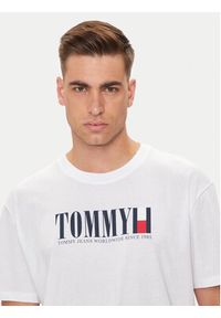 Tommy Jeans T-Shirt DNA Flag DM0DM18533 Biały Regular Fit. Kolor: biały. Materiał: bawełna #3