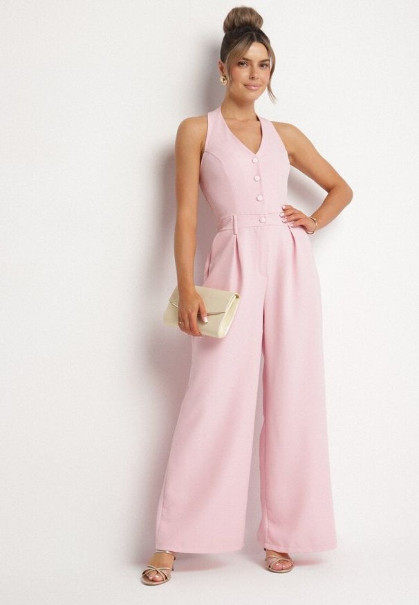 Born2be - Różowy Kombinezon Taliowany Ozdobiony Guzikami Niladwenna. Kolor: różowy. Wzór: aplikacja. Styl: elegancki