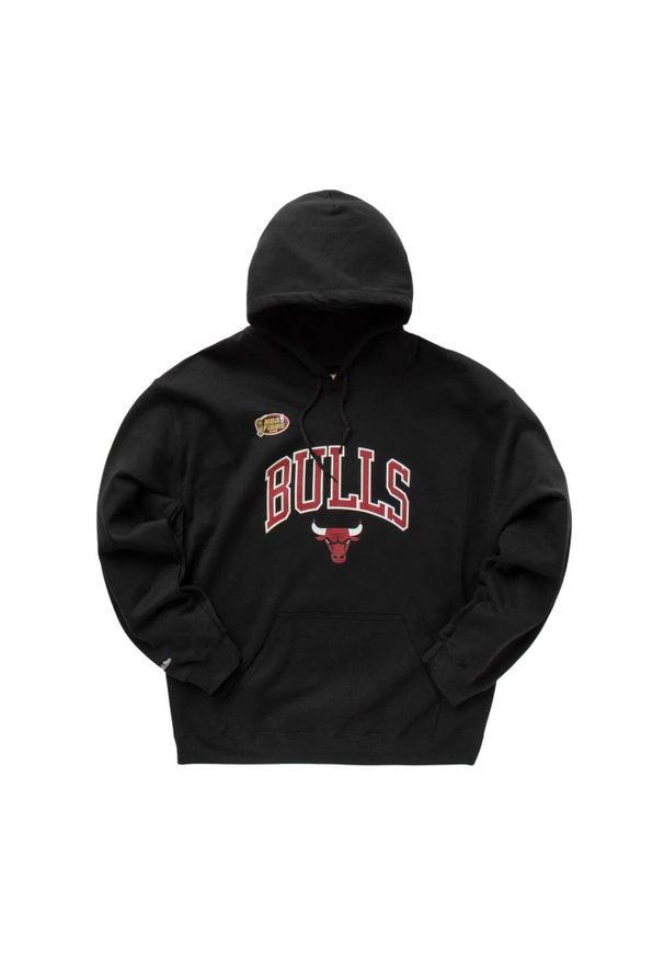 Mitchell & Ness - Bluza z kapturem łukowym Chicago Bulls 2021/22. Typ kołnierza: kaptur. Kolor: czarny, czerwony, wielokolorowy. Sport: koszykówka
