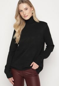 Born2be - Czarny Casualowy Golf z Wełną o Prostym Kroju Reiselia. Okazja: na co dzień. Typ kołnierza: golf. Kolor: czarny. Materiał: wełna. Styl: casual